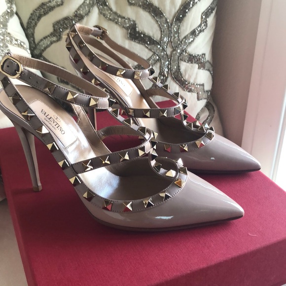 ❌SOLD ❌ Valentino Rockstud T-Strap Pump - Picture 3 of 8